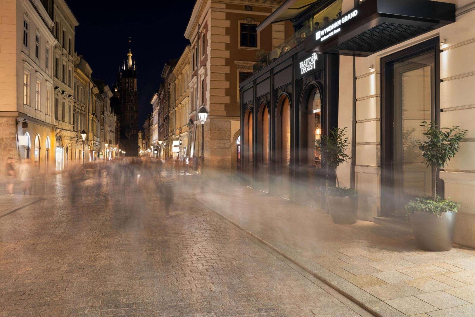 Hotel Wyndham Grand Krakow Old Town Exterior foto The shopping mall